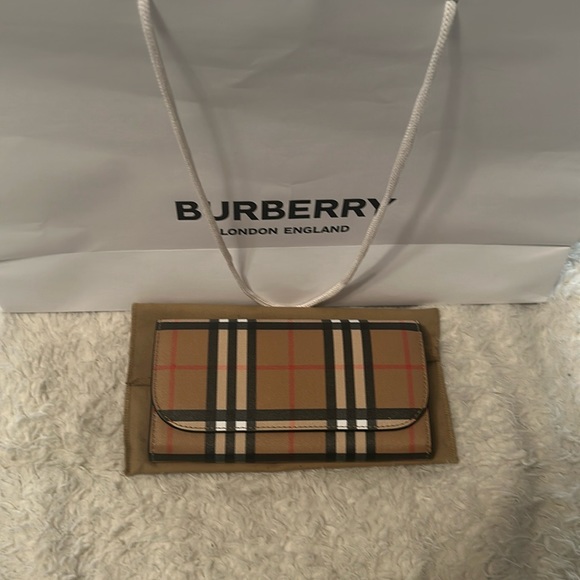 Authentic Burberry Wallet (Never Used) - Picture 1 of 2